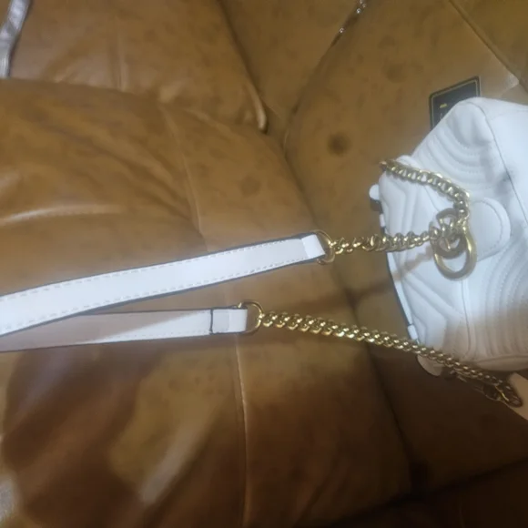 Gucci White GG Marmont Quilted Shoulder Bag - Picture 13 of 14